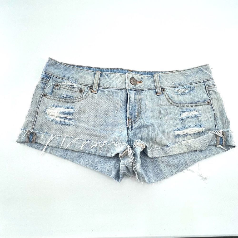 American Eagle Light Wash Distressed Jean Shorts sz 8